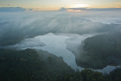 Mgły nad Brodnikim Parkiem Krajobrazowym