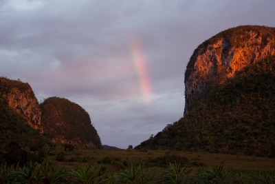 Poranek z tęczą w Viñales na Kubie