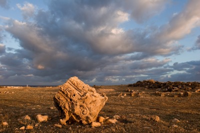 Kapitel na ruinach rzymskiego miasta Ptolemais - Libia